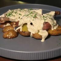 Кролик су-вид с беби картофелем и соусом из белых грибовв Menthol