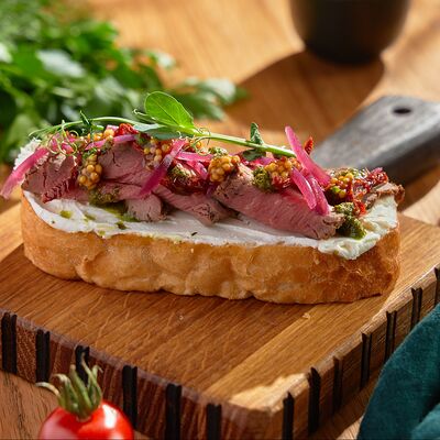 Брускетта с ростбифомв Liman по цене 420 ₽