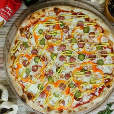 Пицца Охотничья в Время есть PIZZA по цене 580 ₽