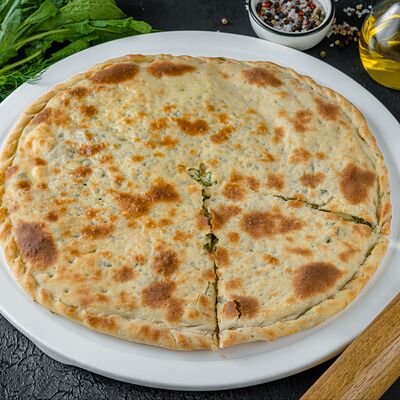 Осетинский пирог с сыром и зеленью в Ресторан Воробьёвы Горы PREMIUM по цене 943 ₽