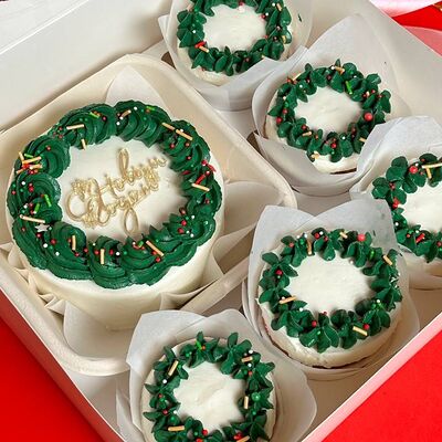  Набор Бенто-торт и капкейки на Новый год в The.cakes_spb по цене 4100 ₽