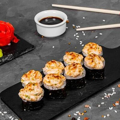 Запеченный с лососем и авокадо в Суши Пати по цене 580 ₽