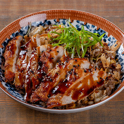 Жареный рис с цыпленком и овощами в Bao по цене 490 ₽