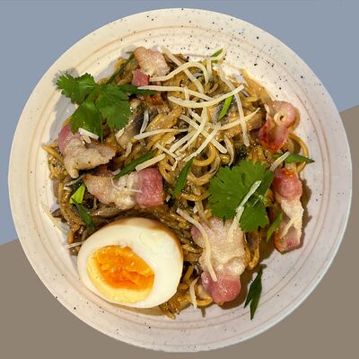 Яичная лапша с беконом, грибами и яйцом в Брют ли по цене 395 ₽