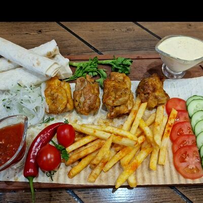 Шашлык из курицы с картофелем фри в Мангал №1 по цене 690 ₽