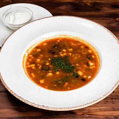 Солянка мясная в Трактир Колесо на Спасской по цене 578 ₽
