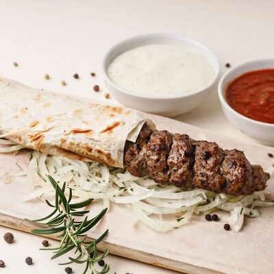 Люля-кебаб из баранины в лаваше в Шашлык хаус по цене 650 ₽