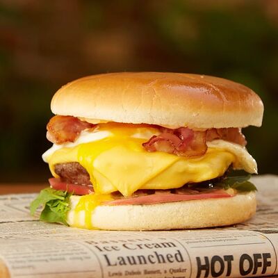 Бургер с яйцом и бекономв Пресня Бургер по цене 640 ₽