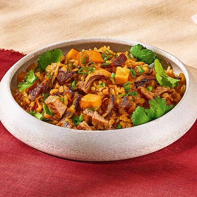 Рис но-ми со свининой в Тануки по цене 560 ₽