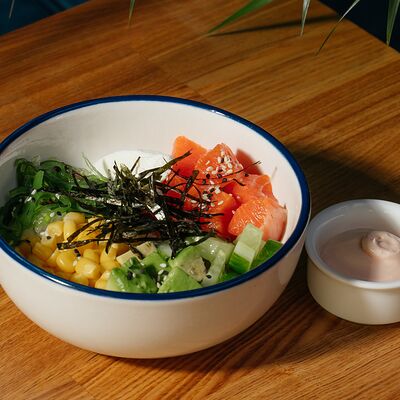 Поке с лососем в Cream Soda по цене 790 ₽