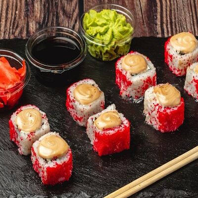 Запеченный Калифорния Роллв SushiMania по цене 880 ₽