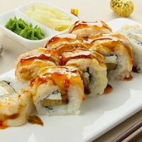 Сяке Урамаки Гриль ролл в Kushi-Sushi