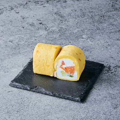 Ролл-тортилья с копченым лососем в THE BOX по цене 379