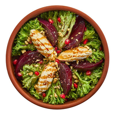 Салат со свеклой и домашним сыром в Старик хинкалыч по цене 435 ₽