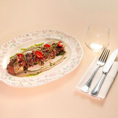 Стейк мачете с жареными грибами в Моне по цене 1600 ₽