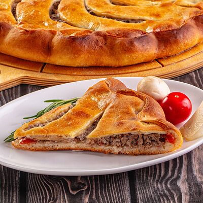 Пирог с говядиной, сыром, грибами и помидорами в Осетинские Пироги по цене 1550 ₽
