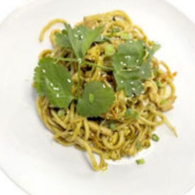 26. Жареная лапша с курицей в карри в Чайна-Рай по цене 780 ₽