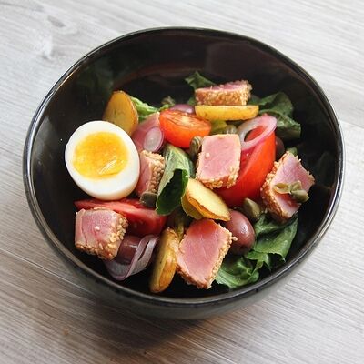 Cалат Нисуаз с тунцом в Pomidoroff по цене 750 ₽