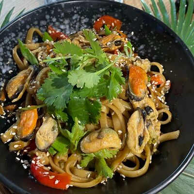 Лапша с мидиями в Wok Street по цене 499 ₽