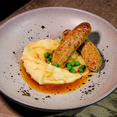 Колбаски с картофельным пюрев Kano по цене 870 ₽