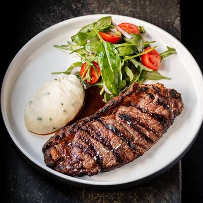Стриплойн, картофель и перечный соус в Техникум по цене 1650 ₽