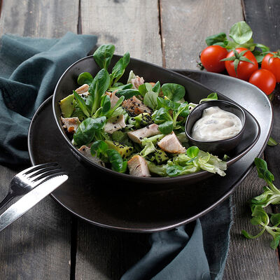 Салат с куриным филе и авокадо в Tucano Coffee Ecuador по цене 290 ₽