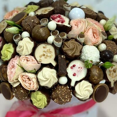 Сладкий букет Вдохновение в Buketonline - Съедобные букеты и клубника в шоколаде по цене 8360 ₽