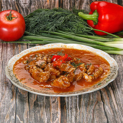 Гуляш говяжий в Чайхана Мадина по цене 392 ₽