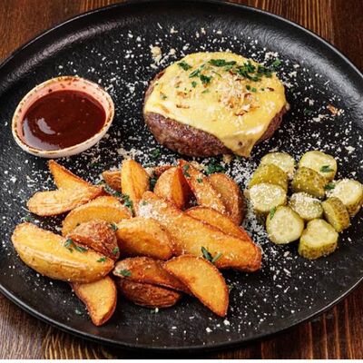 Бифштекс Prime Beef с картофелем в Luna lounge по цене 959 ₽