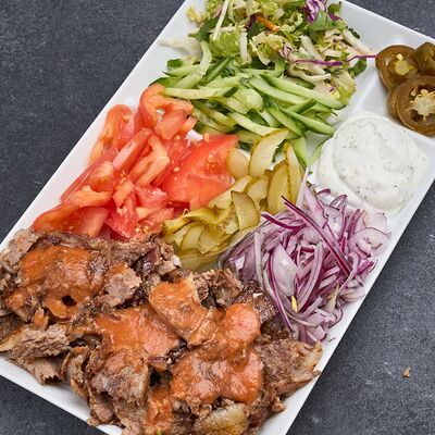 Шаверма из баранины на тарелке в Золотой шампур по цене 559 ₽