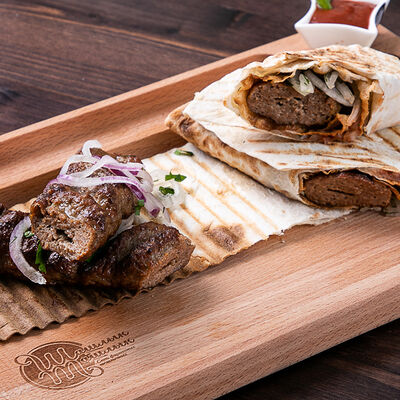 Кебаб-ролл из телятины в Шашлык-Машлык по цене 448 ₽