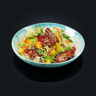 Салат с уткой по-пекински в Якитория по цене 919 ₽