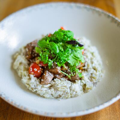 Вырезка ягненка с овощами и орехами в Дюшес по цене 940