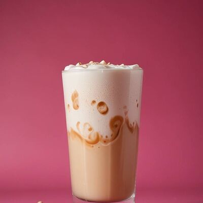 Арахисовый раф в Знакомые лица по цене 340 ₽