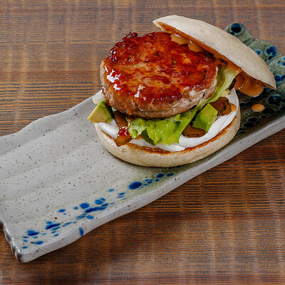 Бао с тунцом и авокадо в Bao по цене 450 ₽