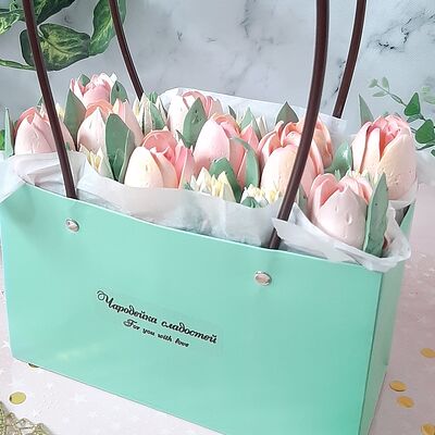 Букет из зефирных цветов в сумочке, на день учителя в Чародейка сладостей по цене 2480 ₽