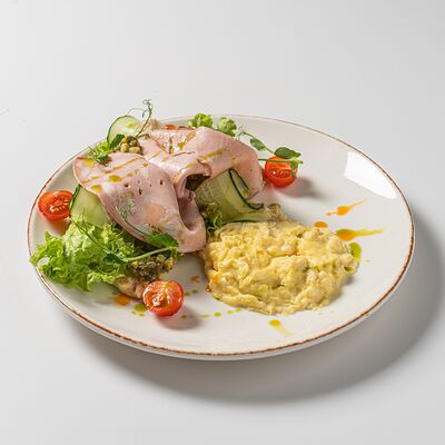 Скрембл с мортаделлойв Миндаль по цене 576 ₽