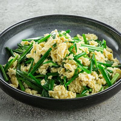 Душистый лук, жаренный с яйцом в See China по цене 450 ₽