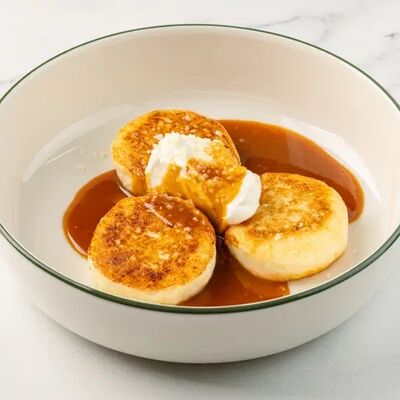 Сырники с соленой и взрывной карамелью в Шоколадница по цене 510 ₽