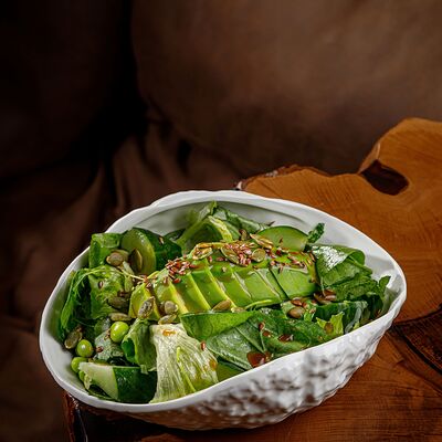 Большой зеленый салат в Smoky Rabbits Chillout Bar по цене 750 ₽