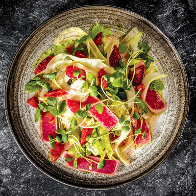 Салат с тунцом татаки в Ваще Огонь по цене 440