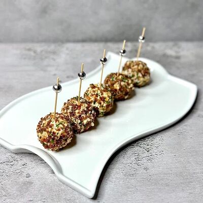 Сырные шарики в беконе в Food Embassy Гастролофт Юлии Высоцкой по цене 2200 ₽