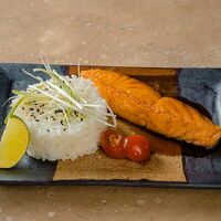 Лосось терияки с рисомв Maneki