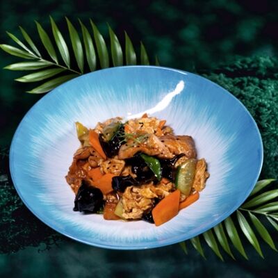 Свинина, жаренная с овощами и древесными грибами в LAOBAN по цене 980 ₽