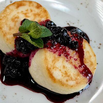 Сырники с домашним вареньем в ТО САМОЕ по цене 430 ₽