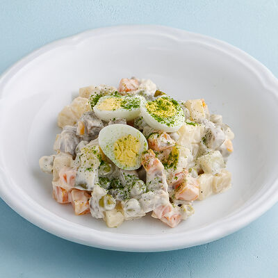 Салат Оливье с говядиной в Терраса по цене 790 ₽