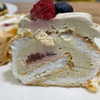 Меренговый рулет Фисташка-малина в Right cake