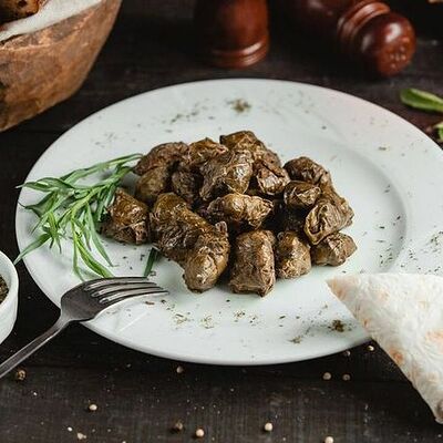 Dolma в винoградных листьях в Вкус Азербайджана по цене 450 ₽