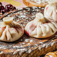 Сладкие хинкали с вишней в Хачапури