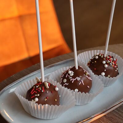 Кейк Попс в Локация кофе по цене 150 ₽